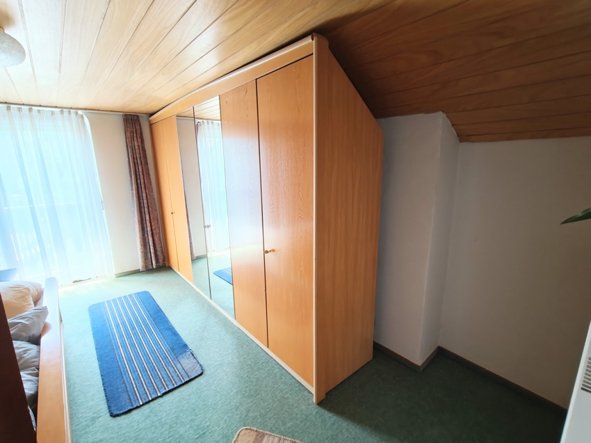 Schlafzimmer 2 mit Zugang zum Balkon