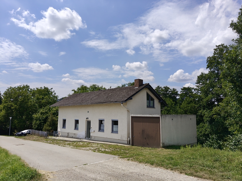 kleines Wohnhaus in erhöhter ländlicher Randlage  - ideal für Singles, Paare oder kleine Familien.