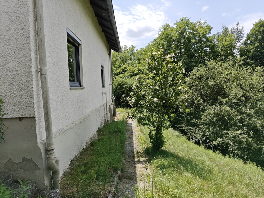 Grundstück in Hanglage
