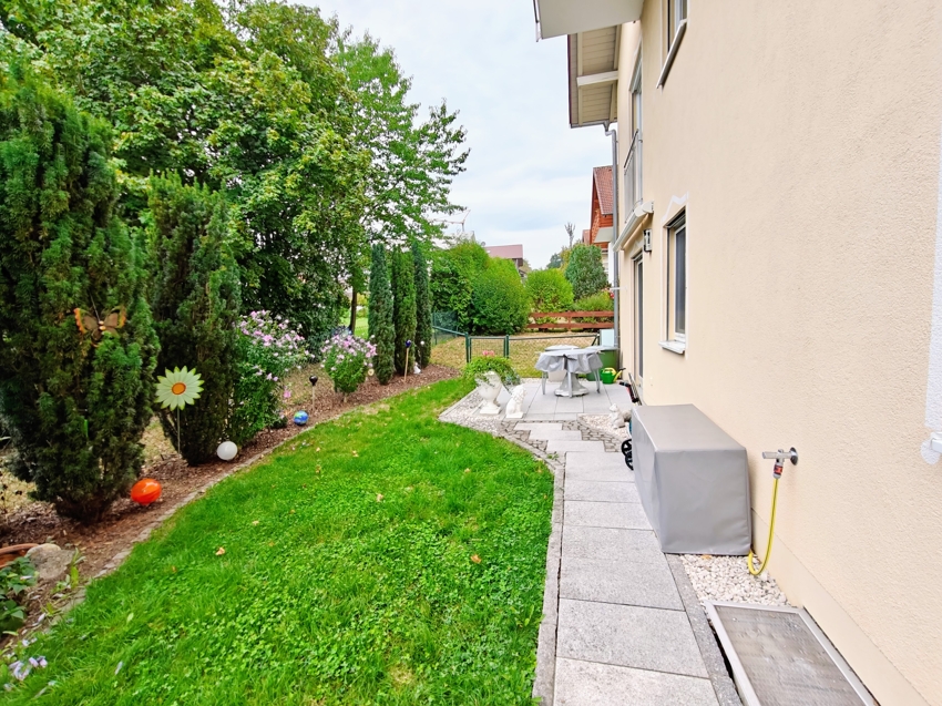 liebevoll angelegtes Gartenanteil mit Westterrasse
