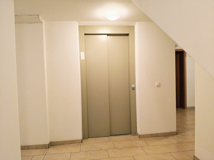 Personenaufzug vom UG in die darüberliegenden Etagen