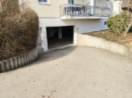 Zufahrt zur Tiefgarage - geschickt aufgeteilte 2-Zimmer-Eigentumswohnung mit zwei sonnigen Balkonen u. Tiefgaragenstellplatz