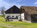 Gebäude mit Scheune und Stall und angrenzender Maschinenhalle - Vierseithofstelle (sanierungsbedürftig) mit großem Entwicklungspotenzial nahe Golfresort