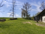 Grundstücksfläche (ca. 5.500 m² - Grundzukauf möglich) - Vierseithofstelle (sanierungsbedürftig) mit großem Entwicklungspotenzial nahe Golfresort