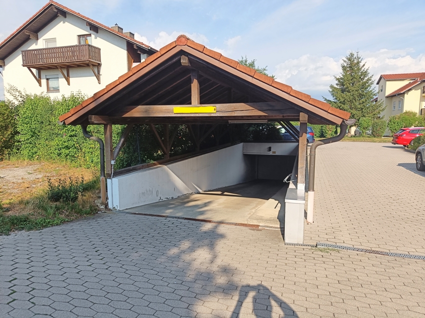 Tiefgarageneinfahrt
