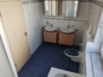 Badezimmer im OG - renovierungs-/sanierungsbedürftige Doppelhaushälfte mit Garage in der Kreisstadt Pfarrkirchen