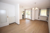 OG: Wohnen/Essen mit Zugang zum Balkon - Im Doppelpack/zwei Wohnungen in einer Einheit – 2-Zi.-Whg. im OG mit 2-Zi.-Dachgeschoss-Whg.