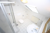 DG: Dusche - Im Doppelpack/zwei Wohnungen in einer Einheit – 2-Zi.-Whg. im OG mit 2-Zi.-Dachgeschoss-Whg.