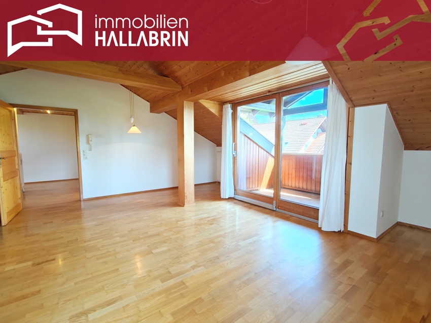 Gepflegte 3-Zimmer-Dachgeschosswohnung mit Süd-Loggia und Garage