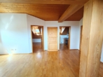 gut geschnittenes Wohn-/Esszimmer - Gepflegte 2-Zimmer-Dachgeschosswohnung mit Süd-Loggia und Garage