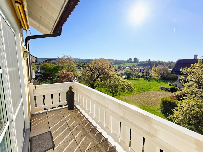 Balkon vom Wohnzimmer u. Büro aus begehbar (Südost)