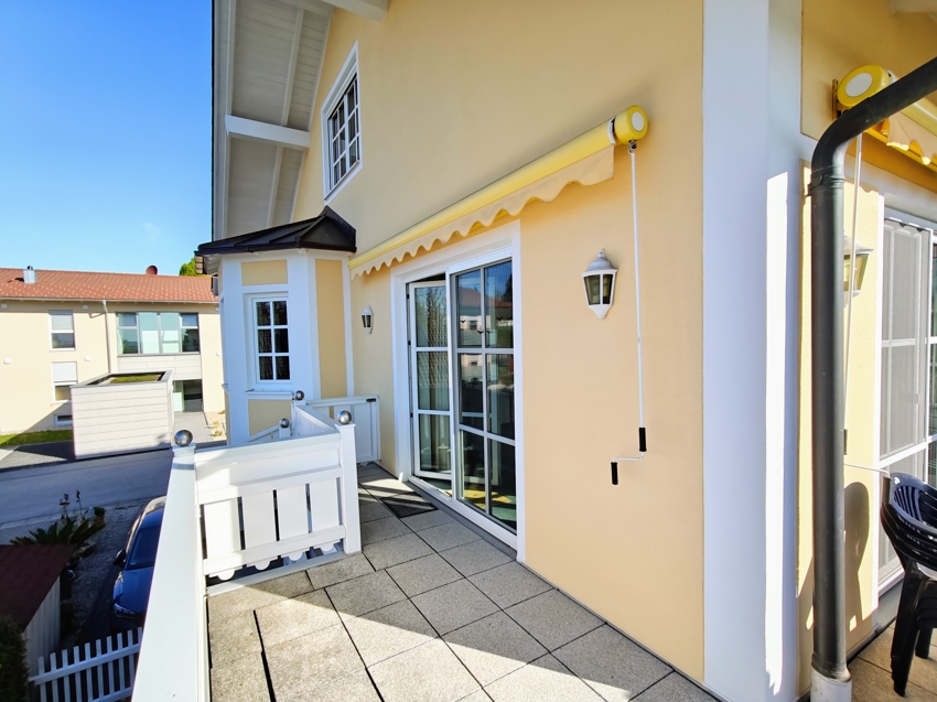 Eckbalkon vom Wohnzimmer aus begehbar (Süd-West) mit Treppenabgang