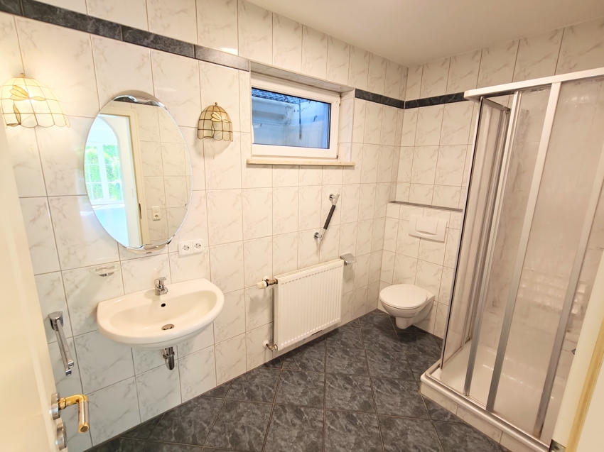 UG: Badezimmer