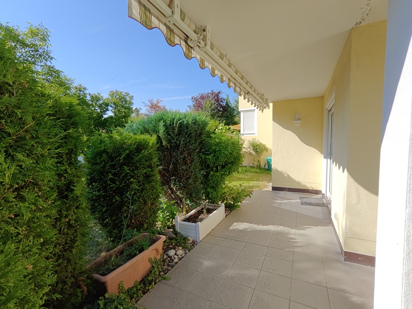 UG: Terrasse begehbar vom Wohnzimmer/Appartement