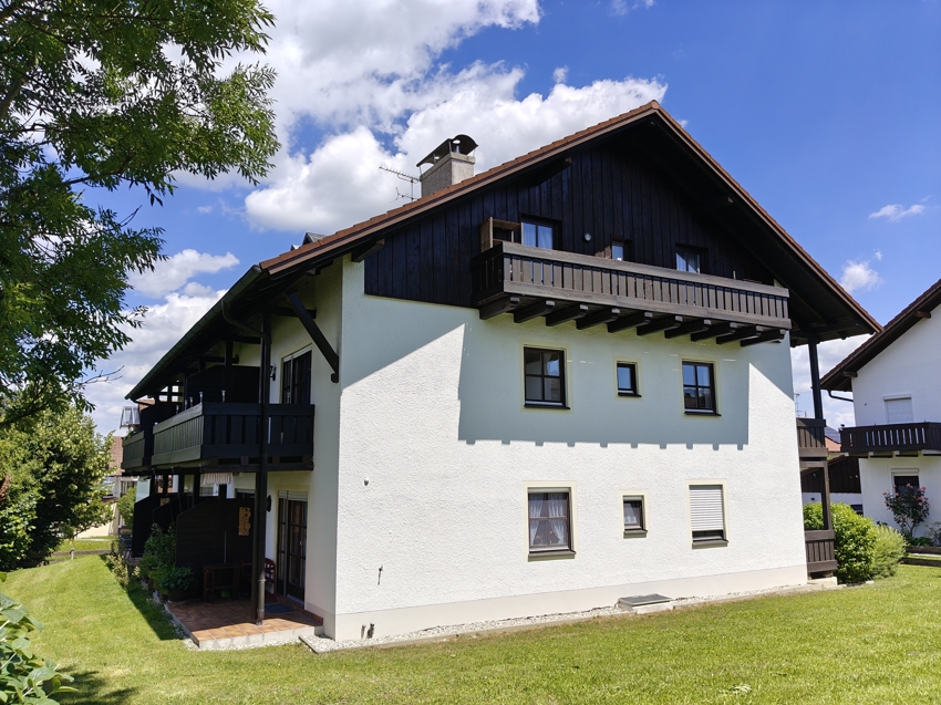die Wohnung verfügt über viele Fenster/Balkontüren , die für ein angenehmes Wohnklima und helle Wohnräume sorgen