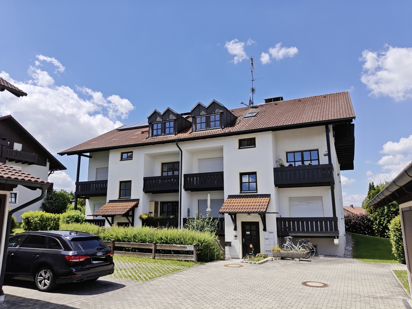 helle 2-Zi.-Eigentumswohnung mit Garage in ruhiger Siedlungslage von Bayerbach (Ndb. Bäderdreieck)