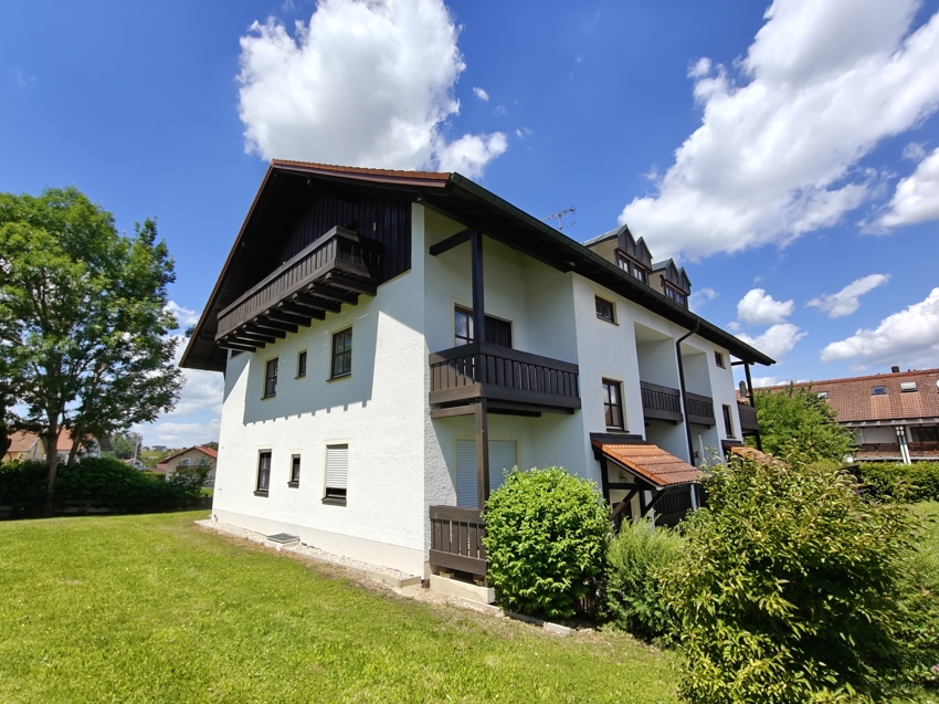die Wohnung verfügt über viele Fenster/Balkontüren , die für ein angenehmes Wohnklima und helle Wohnräume sorgen
