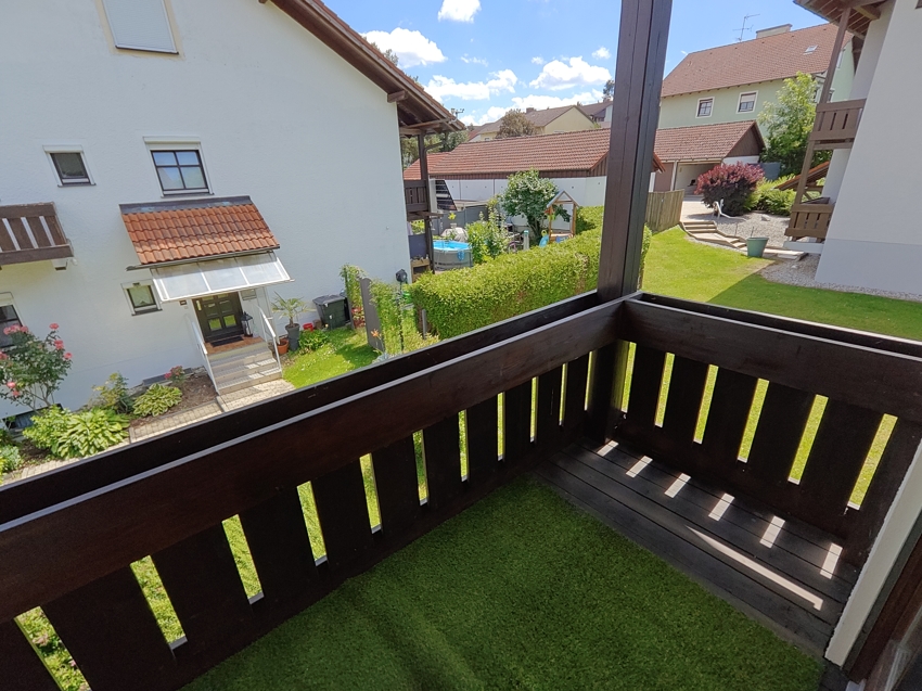 Balkon vom Schlafzimmer aus begehbar (Ost)