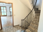 Treppenhaus - Reihenhaus mit Garage und großem Grundstück