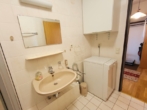 Badezimmer mit Dusche und Waschmaschinenanschluss - Gemütliches Appartement mit Garage im Kurort Bad Birnbach