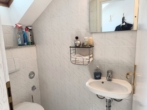 Gäste-WC - gemütliche 2-Zimmer-Eigentumswohnung im Dachgeschoss mit Balkon, Tiefgarage u. Kfz-Stellplatz