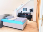 Schlafen - gemütliche 2-Zimmer-Eigentumswohnung im Dachgeschoss mit Balkon, Tiefgarage u. Kfz-Stellplatz