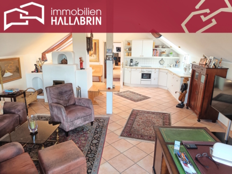 gemütliche 2-Zimmer-Eigentumswohnung im Dachgeschoss mit Balkon, Tiefgarage u. Kfz-Stellplatz, 94137 Bayerbach, Etagenwohnung