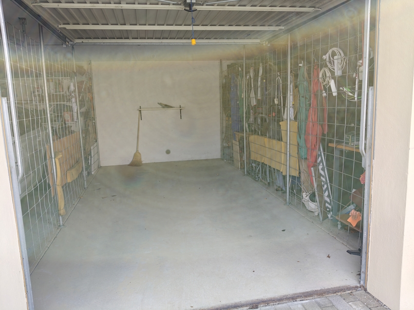 zur Wohnung gehört eine Garage