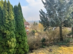 Grundstück mit stattlichem Baumbestand - renovierungsbedürftiges Wohnhaus mit Einliegerwohnung und Garage