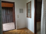 Eingang Einliegerwohnung - renovierungsbedürftiges Wohnhaus mit Einliegerwohnung und Garage