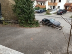 Hauszufahrt - renovierungsbedürftiges Wohnhaus mit Einliegerwohnung und Garage