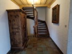 Treppenhaus - renovierungsbedürftiges Wohnhaus mit Einliegerwohnung und Garage