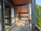 Balkon - Zugang über Elternschlafzimmer - renovierungsbedürftiges Wohnhaus mit Einliegerwohnung und Garage