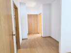 Flur -  Auslass für Garderobe - 3-Zimmer-Eigentumswohnung mit Tiefgarage im Kurort Bad Griesbach