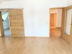 Wohnen mit Zugang zur Küche und Diele - 3-Zimmer-Eigentumswohnung mit Tiefgarage im Kurort Bad Griesbach