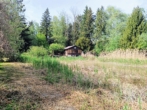 Blick auf die Hütte - Freizeitgrundstück mit großer Hütte und 2 Fischweihern in Bad Füssing/ Ortsteil Würding