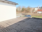 Lärchenholzterrasse über Garage u. EG d. Hauses - Moderne Architektur, zeitgemäße Ausstattung -Einfamilienhaus mit pflegeleichtem Grundstück u. Garage