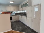 Einbauküche - Moderne Architektur, zeitgemäße Ausstattung -Einfamilienhaus mit pflegeleichtem Grundstück u. Garage