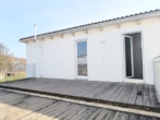 Lärchenholzterrasse über Garage u. EG d. Hauses - Moderne Architektur, zeitgemäße Ausstattung -Einfamilienhaus mit pflegeleichtem Grundstück u. Garage