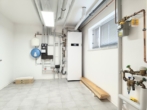 Hauswirtschaftsraum mit Haustechnik - Moderne Architektur, zeitgemäße Ausstattung -Einfamilienhaus mit pflegeleichtem Grundstück u. Garage