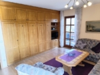Wohnzimmer - Schöne 2-Zimmer-Wohnung mit 2 Balkonen und Tiefgaragenstellplatz in Kirchham zu verkaufen