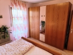 Schlafzimmer - Schöne 2-Zimmer-Wohnung mit 2 Balkonen und Tiefgaragenstellplatz in Kirchham zu verkaufen