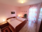 Schlafzimmer - Schöne 2-Zimmer-Wohnung mit 2 Balkonen und Tiefgaragenstellplatz in Kirchham zu verkaufen