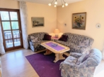 Wohnzimmer - Schöne 2-Zimmer-Wohnung mit 2 Balkonen und Tiefgaragenstellplatz in Kirchham zu verkaufen