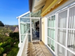 Balkon (Südost) vom Wohnzimmer/Büro aus begehbar - Exklusives Mehrfamilienhaus im Kurort Bad Birnbach – Ein Zuhause, das Licht, Raum u. Eleganz vereint