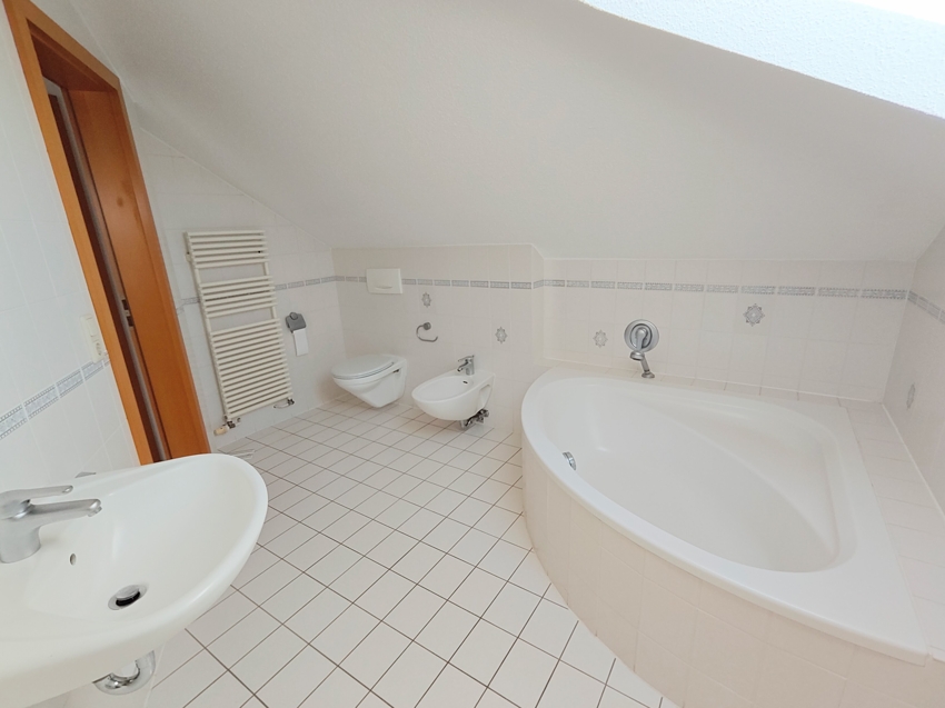Whg.Nr.2: Badezimmer im Dachgeschoss
