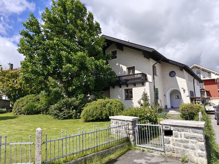 großzügiges Zweifamilienhaus (Ansicht Whg. Nr. 1)