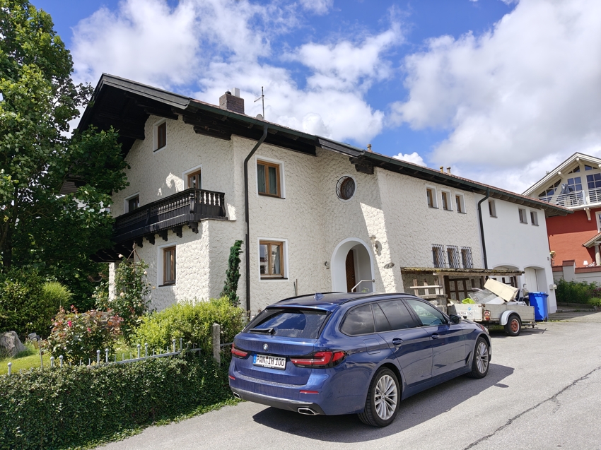 großzügiges Zweifamilienhaus mit zwei separaten Eingängen