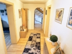Diele 1.OG Whg. 2 - Mehrfamilienhaus mit großem Grundstück in Erlau-Obernzell zu verkaufen