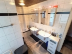 Badezimmer 1.OG Whg. 2 - Mehrfamilienhaus mit großem Grundstück in Erlau-Obernzell zu verkaufen